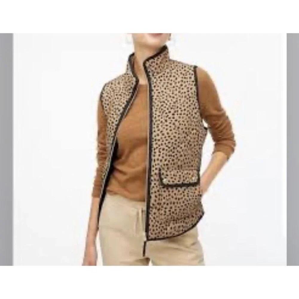 J. Crew Women's Animal Print Quilted Puffer Vest Size M Snap Pockets Zip Clouser